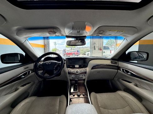 Used 2011 INFINITI M37 w/ Deluxe Touring Pkg RWD image 7