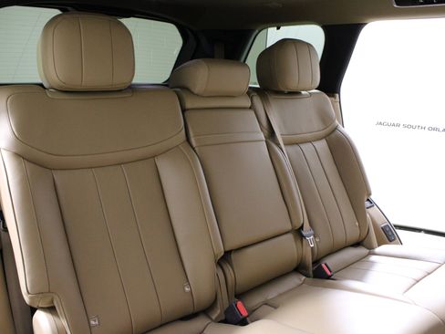 Used 2025 Land Rover Range Rover Long Wheelbase SE image 14