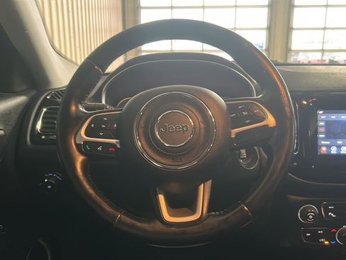 Used 2019 Jeep Compass Latitude AWD/4WD image 21