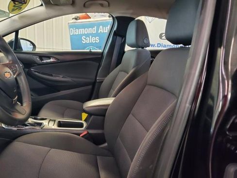 Used 2017 Chevrolet Cruze LT FWD image 12