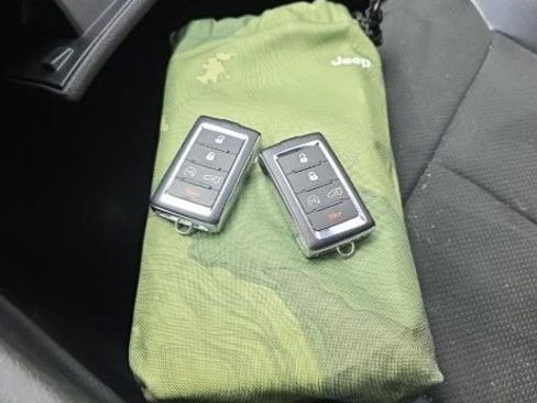 Used 2022 Jeep Grand Cherokee L Altitude image 10