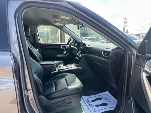 Used 2022 Ford Explorer Limited w/ Equipment Group 301A RWD image 8