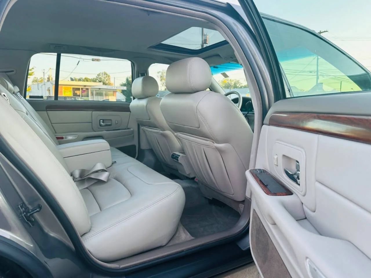 Used 1998 Cadillac De Ville FWD image 33