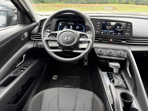 New 2026 Hyundai Elantra SE FWD image 14