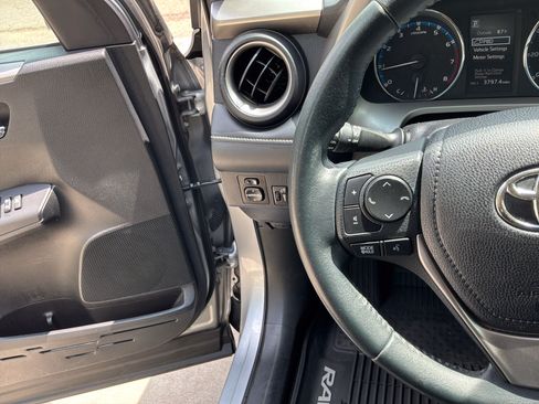 Used 2016 Toyota RAV4 XLE AWD/4WD image 19