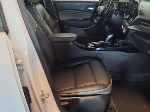 Used 2025 Chevrolet Trax ACTIV w/ Sunroof Package FWD image 12