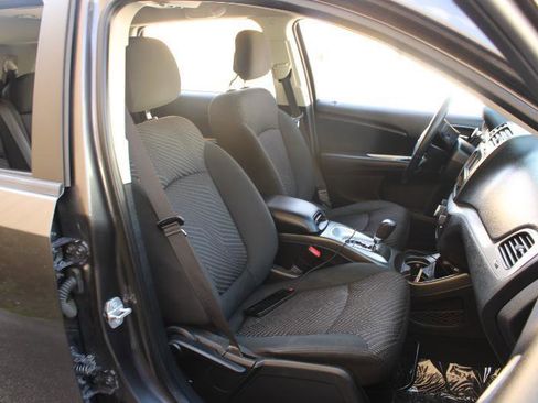 Used 2020 Dodge Journey SE w/ SE Popular Equipment Group FWD image 10