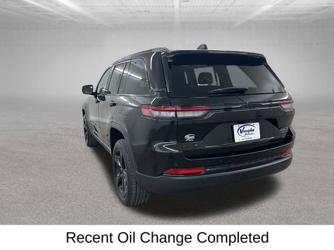 Used 2023 Jeep Grand Cherokee Limited w/ Black Appearance Package AWD/4WD image 11