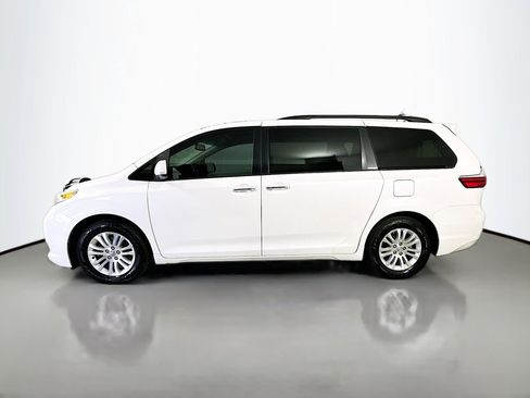 Used 2017 Toyota Sienna XLE w/ XLE Navigation Package FWD image 4