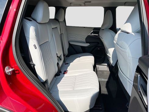 New 2025 Mitsubishi Outlander SEL image 30
