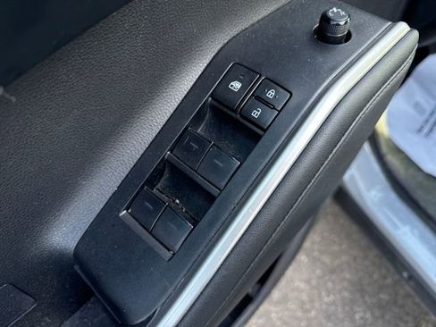 Used 2024 Toyota Highlander XLE image 25