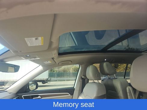 Used 2021 Volkswagen Atlas SEL Premium image 4