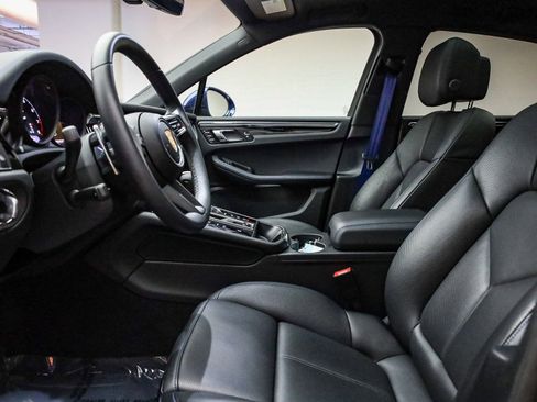 Certified 2025 Porsche Macan AWD/4WD image 22