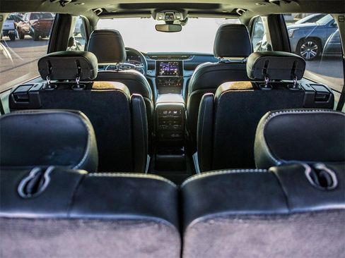 Used 2023 Jeep Grand Cherokee L Altitude image 10