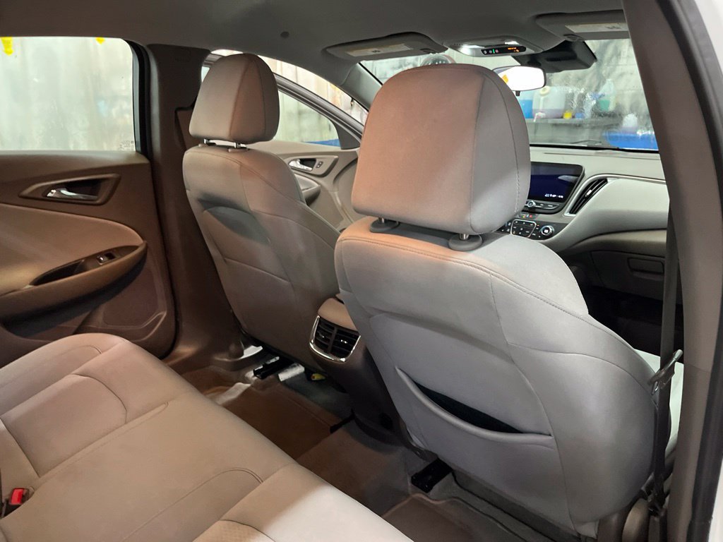 Used 2025 Chevrolet Malibu LT FWD image 30
