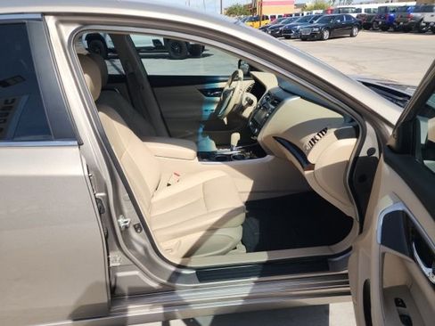 Used 2013 Nissan Altima 3.5 SL w/ Technology Pkg image 25
