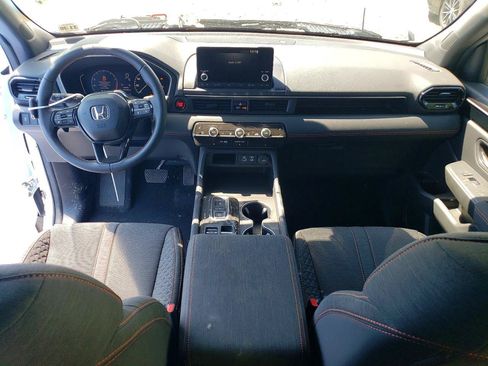 Used 2025 Honda Pilot Sport image 7