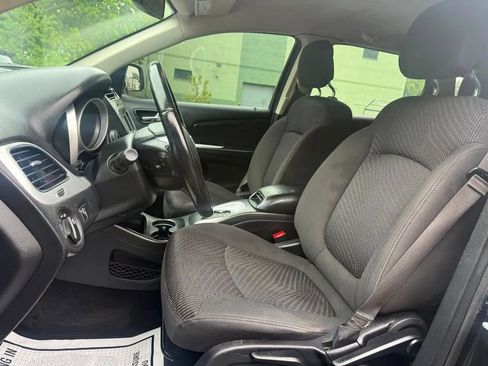 Used 2018 Dodge Journey SE w/ Connectivity Group FWD image 14