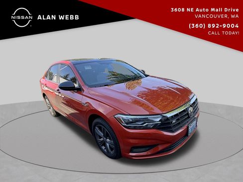 Used 2019 Volkswagen Jetta R-Line FWD image 2