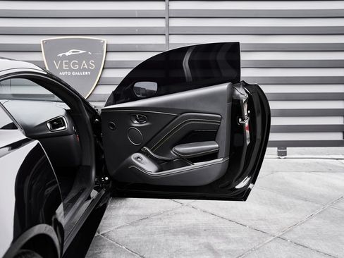 Used 2023 Aston Martin V8 Vantage Coupe RWD image 21