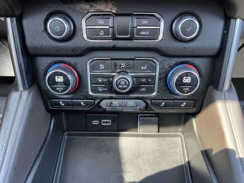 Used 2023 Chevrolet Suburban LT w/ LT Signature Package AWD/4WD image 29