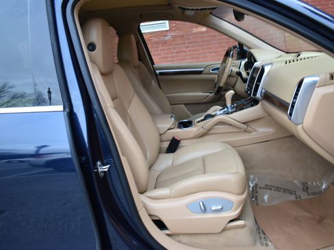 Used 2014 Porsche Cayenne S image 19