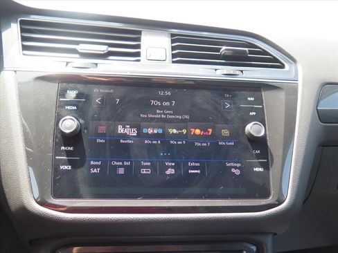 Used 2019 Volkswagen Tiguan SEL Premium image 12