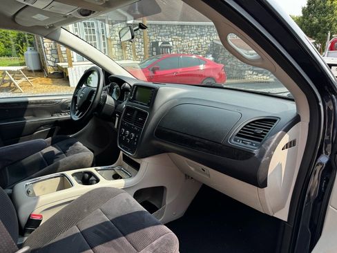 Used 2014 Dodge Grand Caravan SXT w/ Security Group image 22