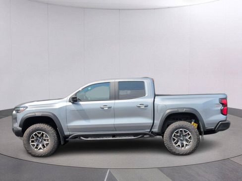 Used 2025 Chevrolet Colorado ZR2 w/ Technology Package AWD/4WD image 2