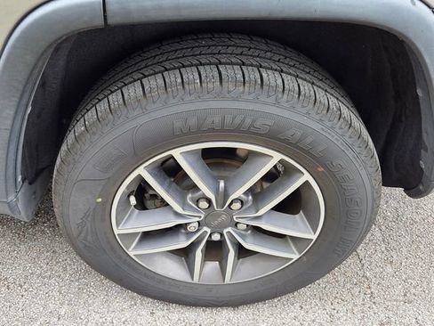 Used 2019 Jeep Grand Cherokee Limited RWD image 3