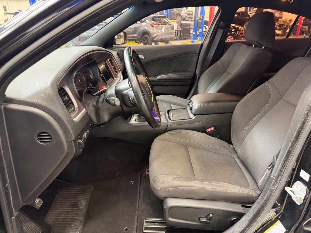 Used 2019 Dodge Charger SXT w/ Blacktop Package RWD image 13