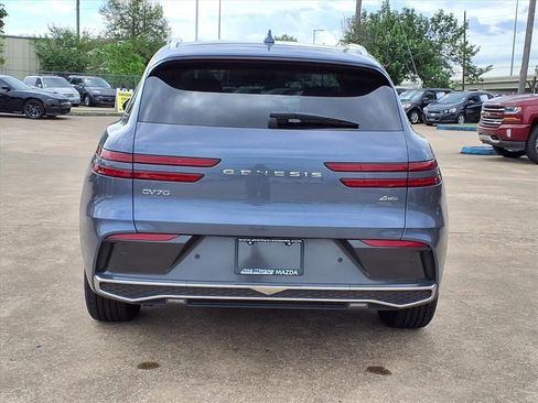 Used 2026 Genesis GV70 2.5T Advanced image 8