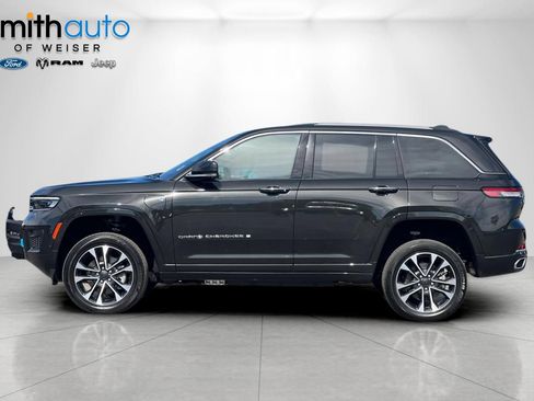 Used 2024 Jeep Grand Cherokee Overland w/ Luxury Tech Group IV AWD/4WD image 8