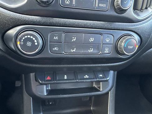 Used 2019 Chevrolet Colorado LT w/ LT Convenience Package image 18