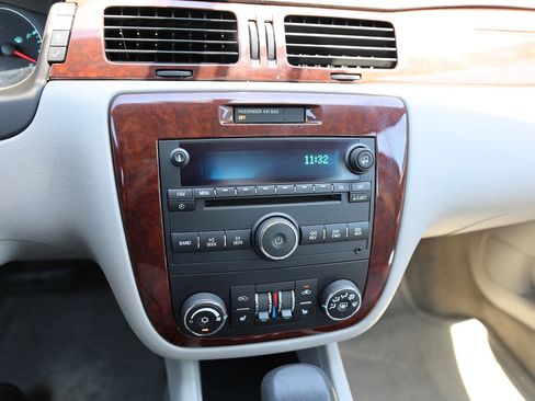 Used 2010 Chevrolet Impala LT w/ Luxury Edition Package FWD image 20