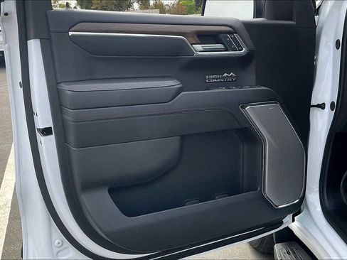 Used 2024 Chevrolet Silverado 1500 High Country w/ High Country Premium Package image 24