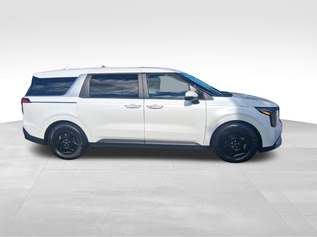 Certified 2026 Kia Carnival FWD image 4
