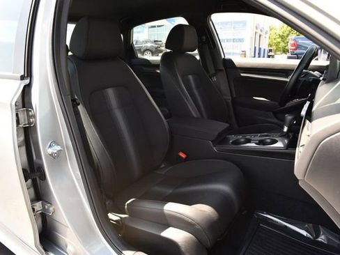 Used 2025 Honda Civic Sport image 22