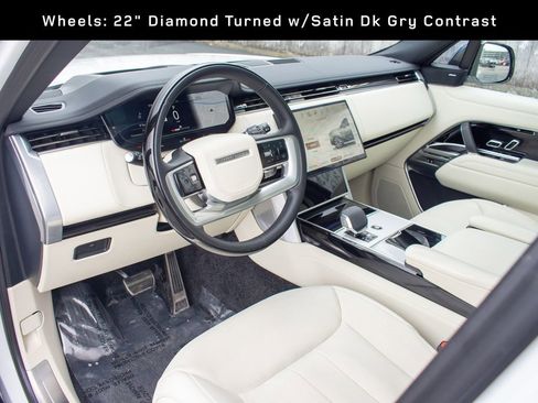 Used 2025 Land Rover Range Rover SE image 12