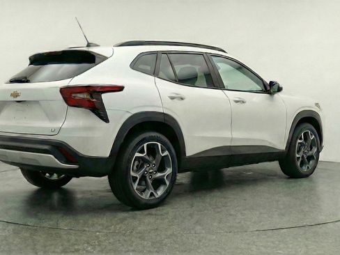 Used 2025 Chevrolet Trax LT image 9