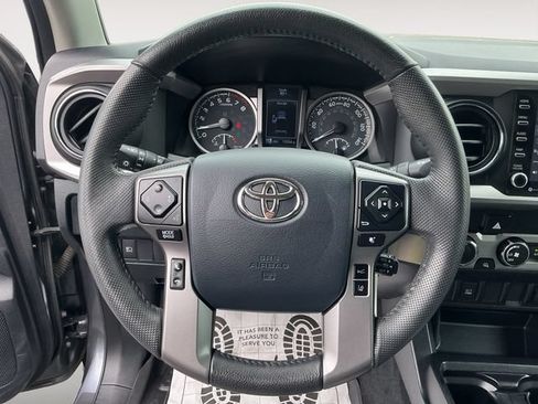Used 2020 Toyota Tacoma SR5 AWD/4WD image 13