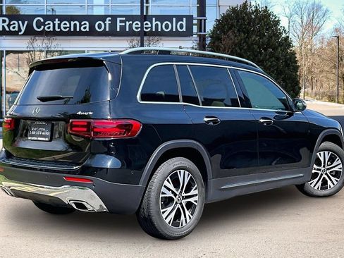 Used 2026 Mercedes-Benz GLB 250 4MATIC image 2