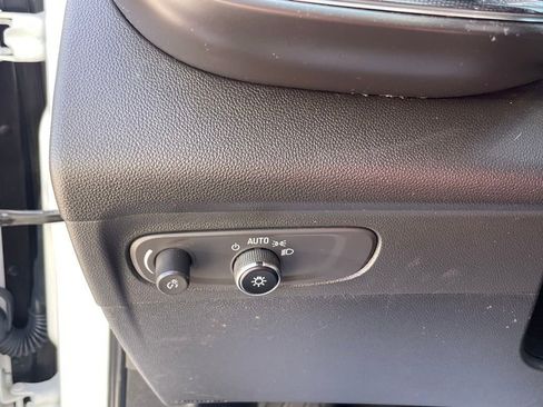 Used 2023 Buick Envision Essence image 12