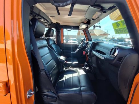 Used 2012 Jeep Wrangler Unlimited Sahara w/ Connectivity Group AWD/4WD image 42