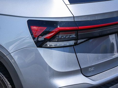 New 2025 Volkswagen Taos SE image 13