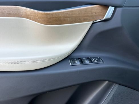 Used 2019 Tesla Model X Standard Range image 12