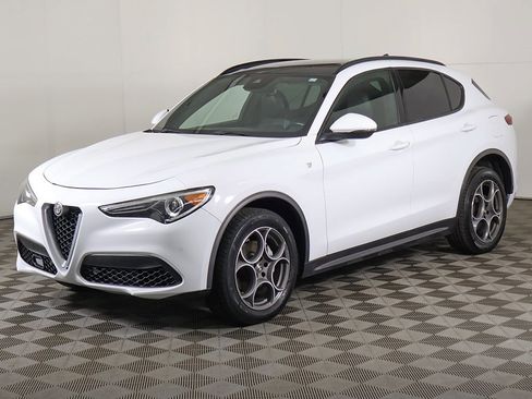 Used 2022 Alfa Romeo Stelvio Ti image 9