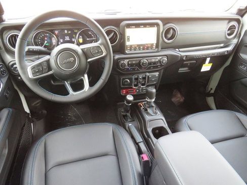 New 2023 Jeep Wrangler Unlimited Rubicon 4xe w/ Steel Bumper Group image 31