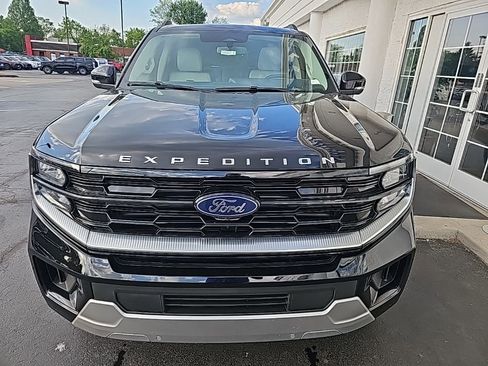 New 2026 Ford Expedition Platinum w/ Driver's Package AWD/4WD image 3