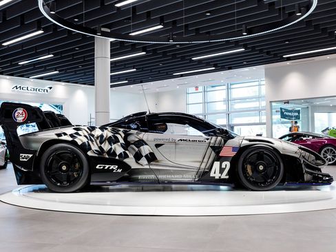 Used 2020 McLaren Senna RWD image 28